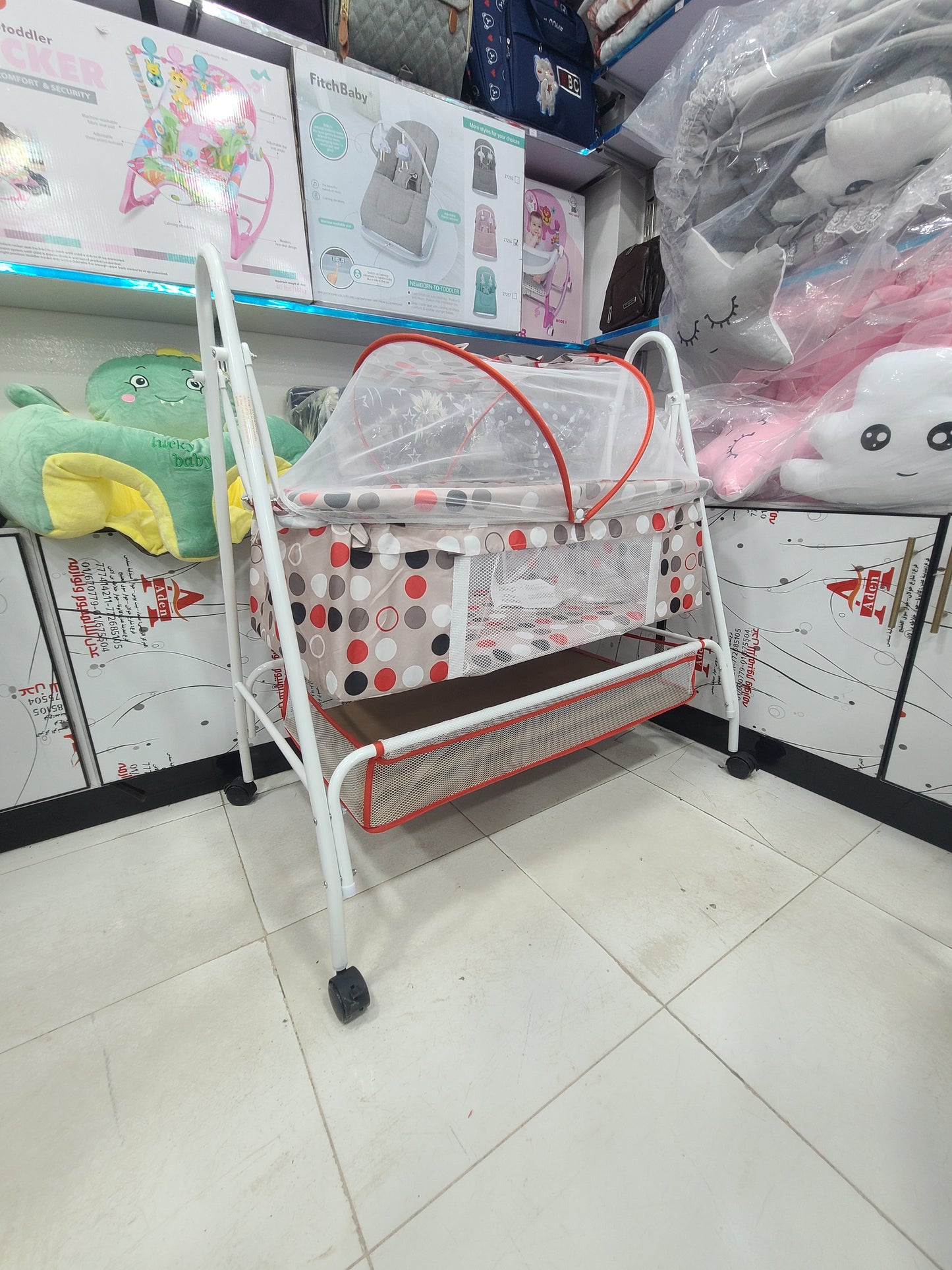 سرير خاص بالأطفال حديثي الولادة ٢٠٨