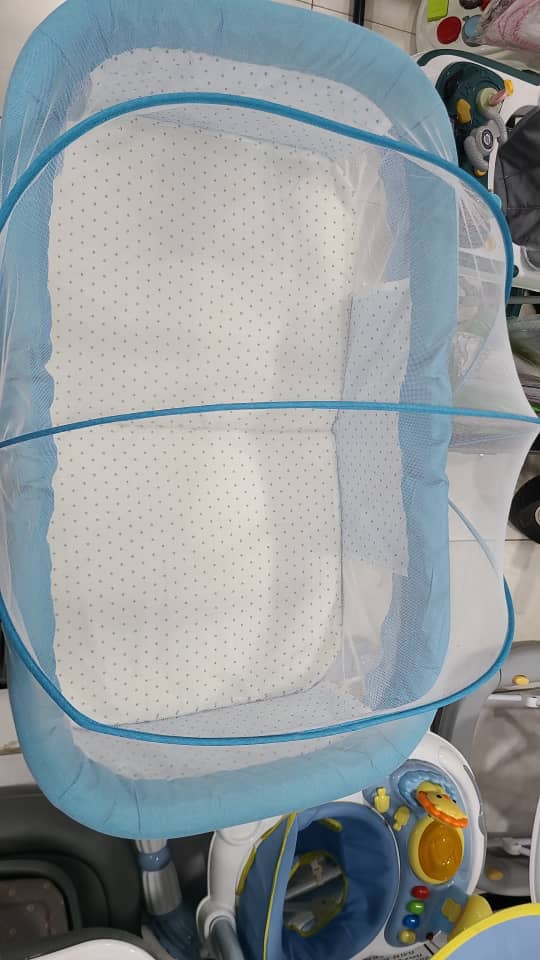 سرير لحديثي الولادة متعدد الاستخدامات